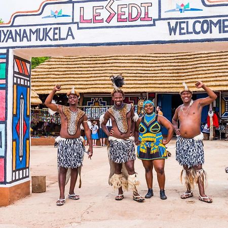 aha Lesedi African Lodge&Cultural Village Broederstroom Extérieur photo