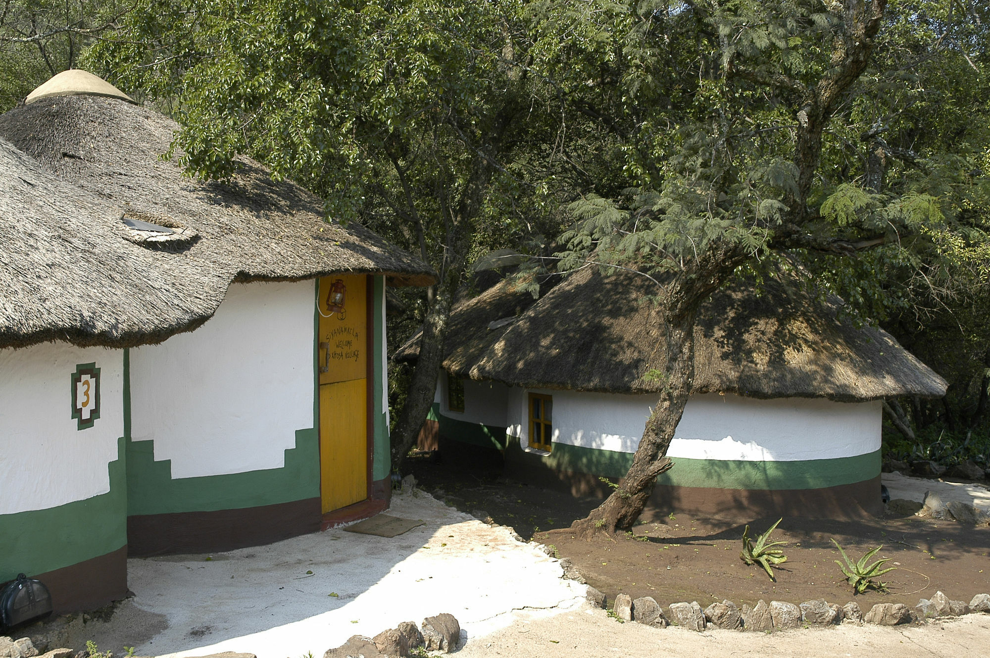 aha Lesedi African Lodge&Cultural Village Broederstroom Extérieur photo