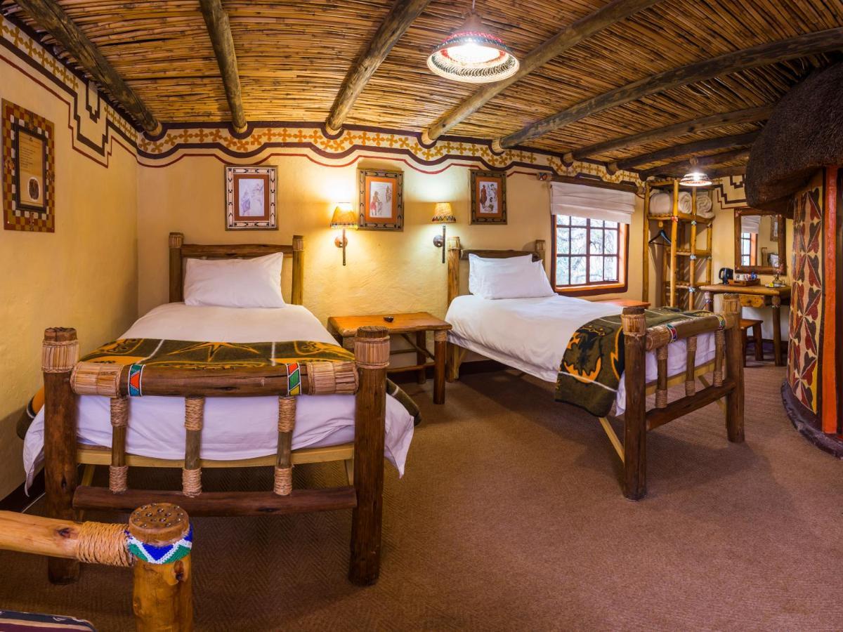 aha Lesedi African Lodge&Cultural Village Broederstroom Extérieur photo